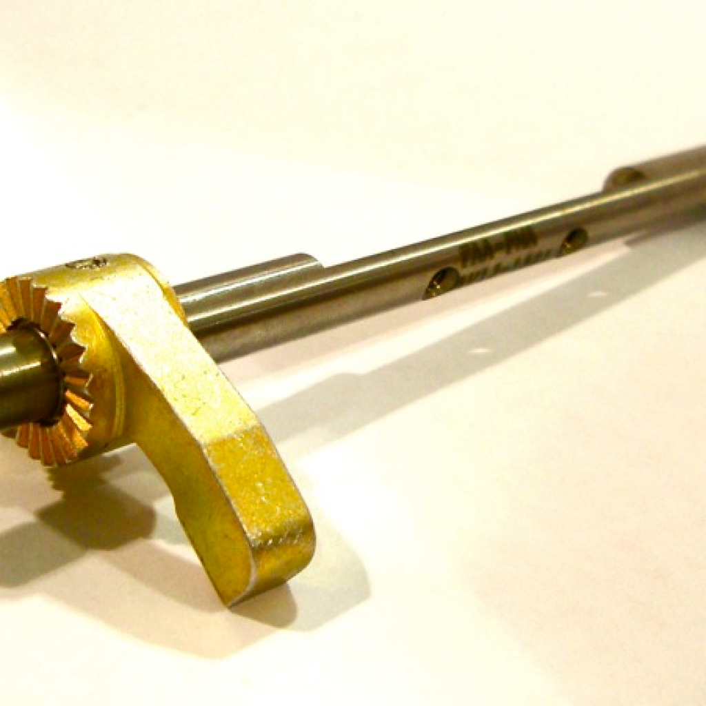 AV13-1521 Throttle Shaft